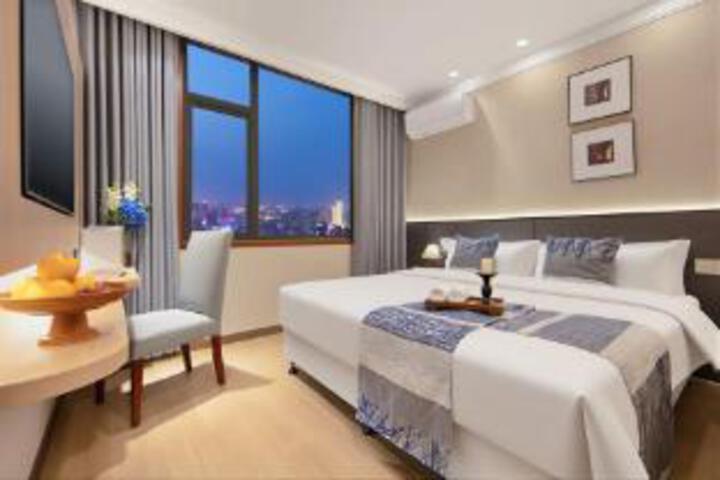 Room 4 of 5