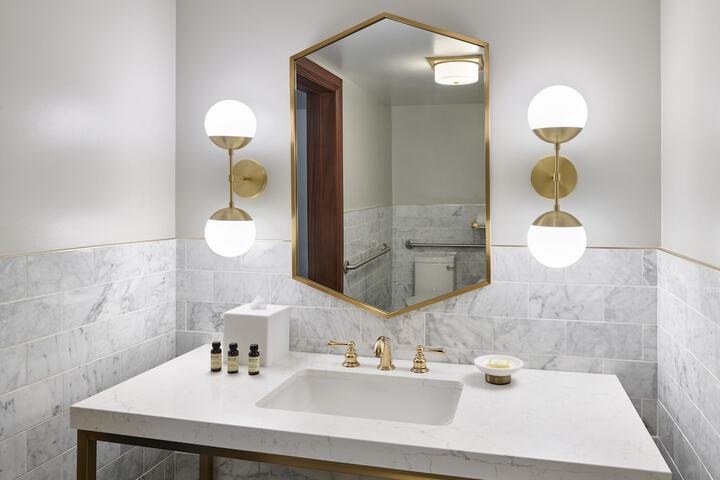 1 King Bed (13 of 18)