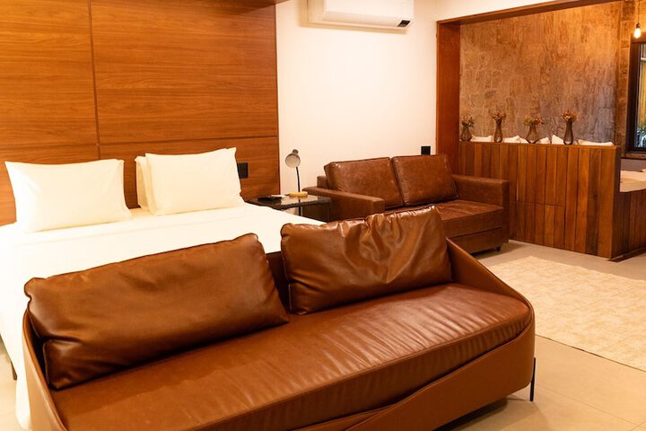 Room 2 of 75