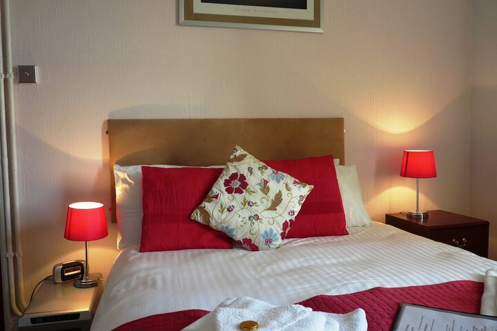 Room 4 of 84