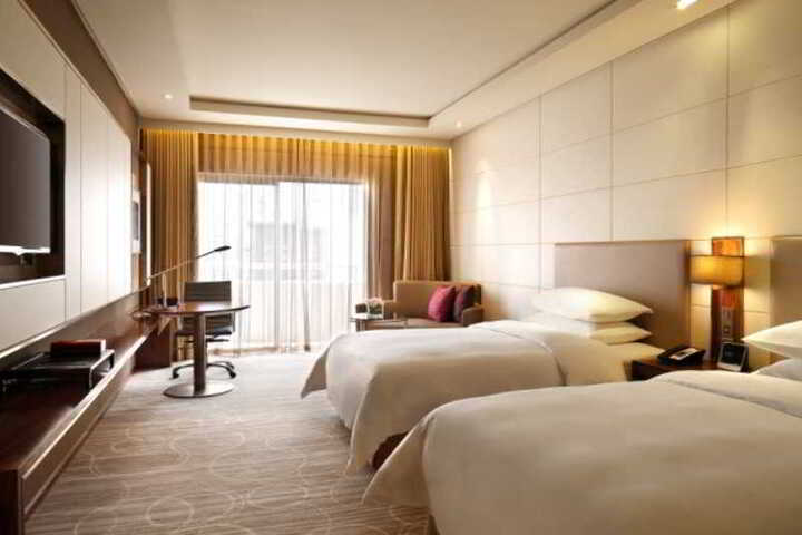 Room 13 of 21