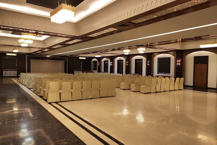 Ballroom/Hall 63 of 72