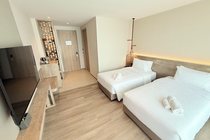 Room 9 of 39