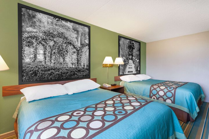 2 Queen Beds (12 of 12)