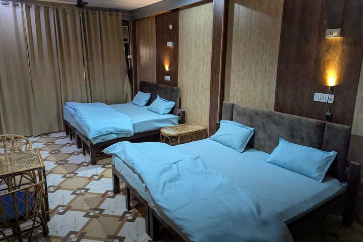 Room 27 of 49
