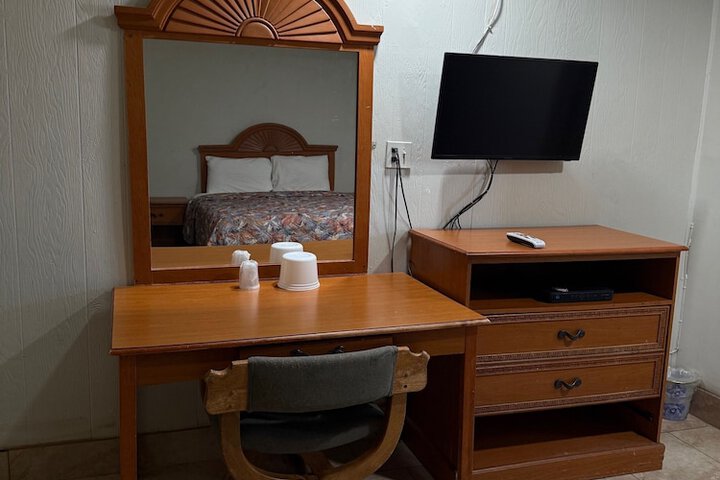 Room 16 of 60