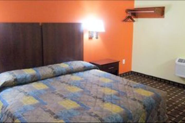 Room 13 of 34