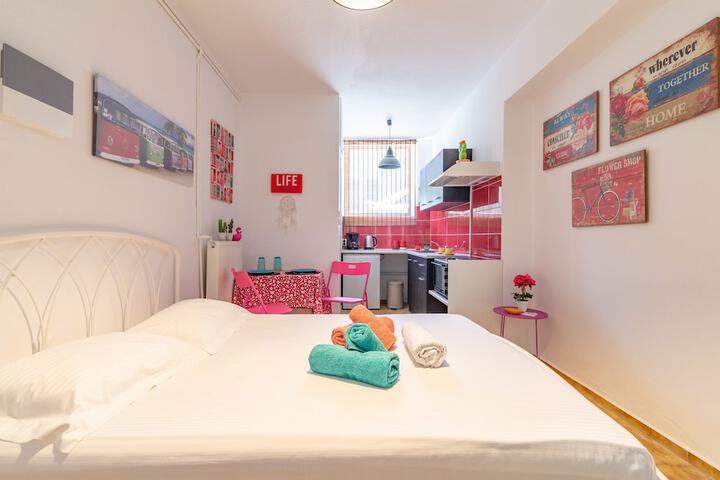 Room 5 of 19