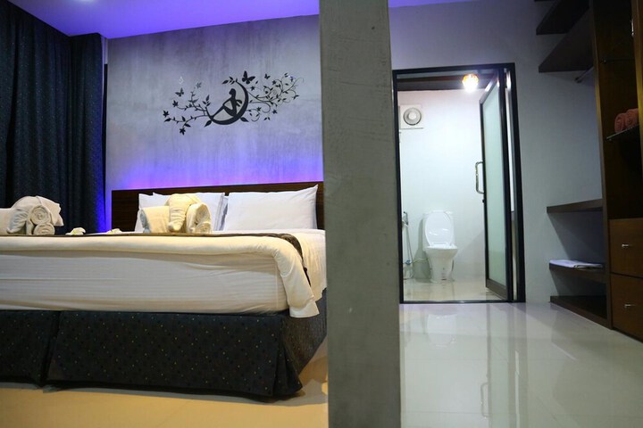 Room 8 of 29