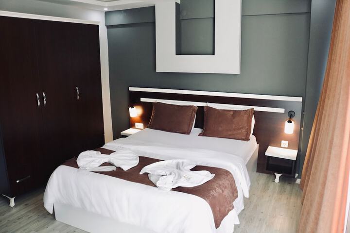 Room 5 of 18