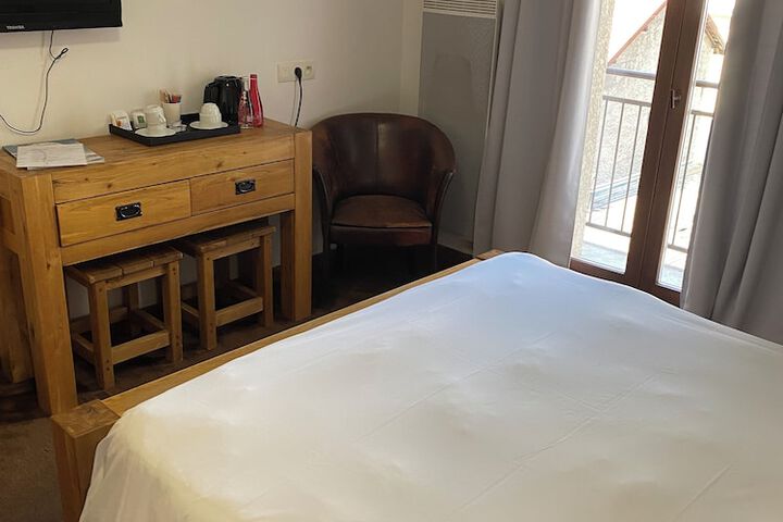Room 11 of 30