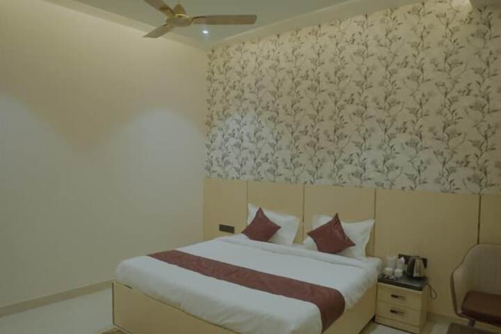 Room 13 of 61