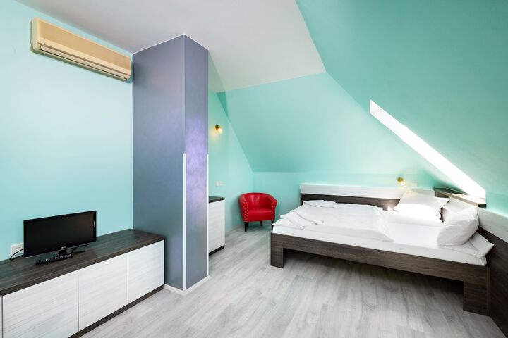 Room 27 of 99
