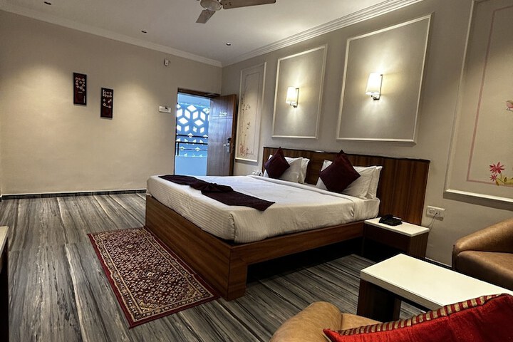 Room 13 of 34