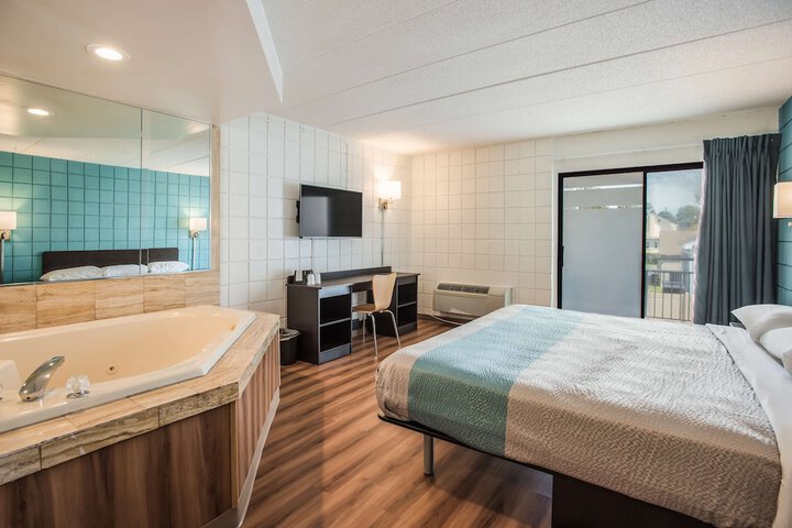 Room 21 of 32