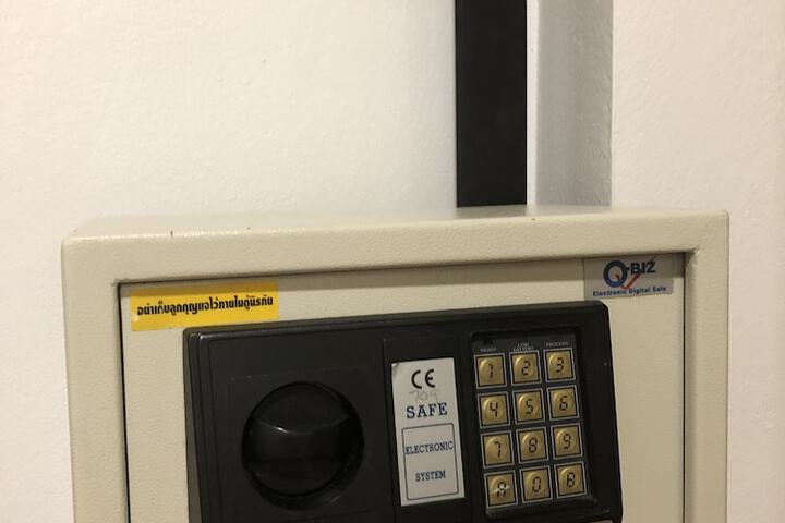 Room 5 of 17