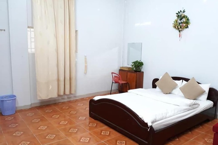 Room 17 of 48