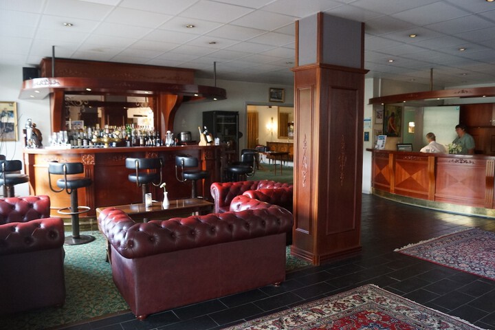 Lounge 29 of 49