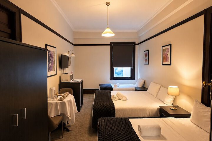 Room 11 of 16