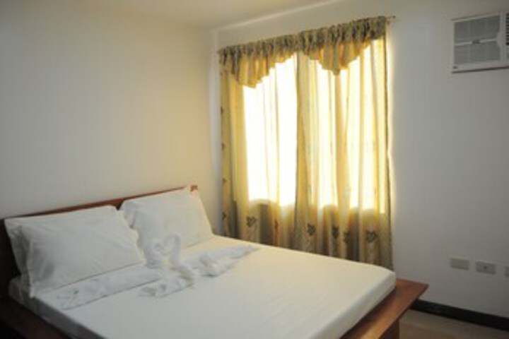 Room 10 of 12