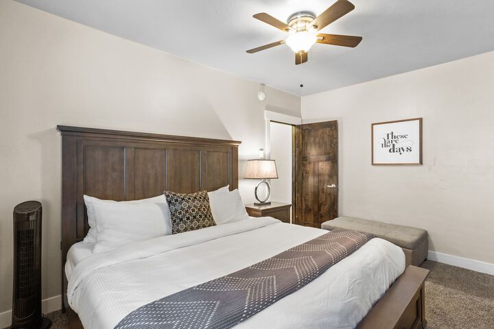 Room 4 of 32