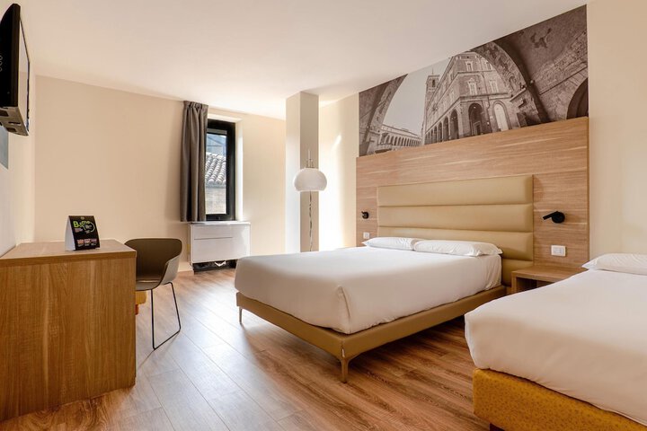 Room 9 of 35