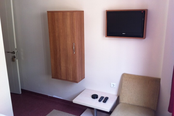 Room 13 of 26