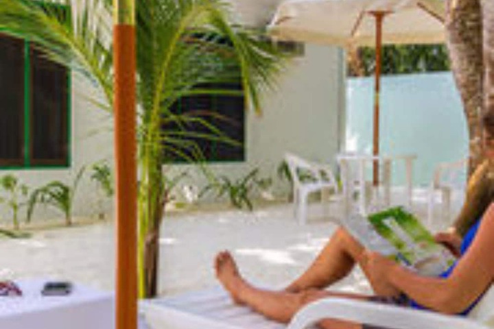 Exterior of Feridhoo Inn