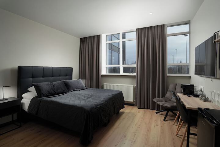 Room 10 of 80