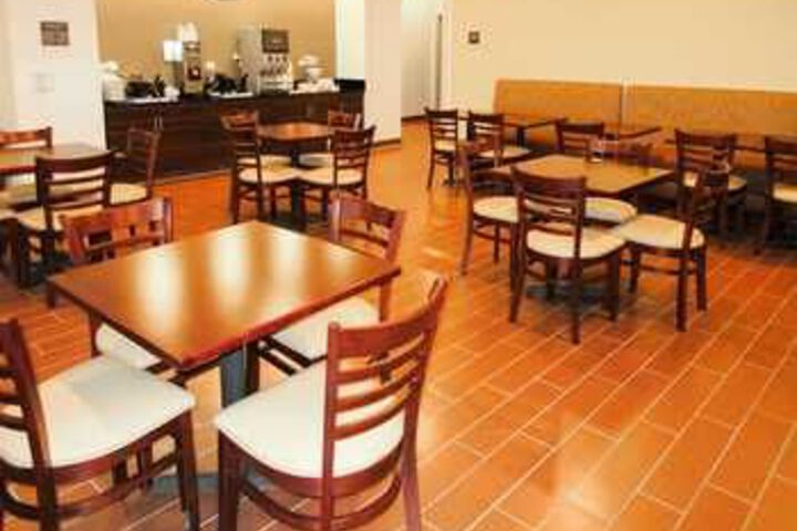 Dining 72 of 74