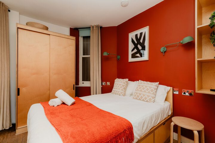 Room 8 of 28