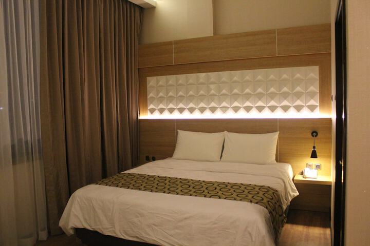 Room 5 of 28