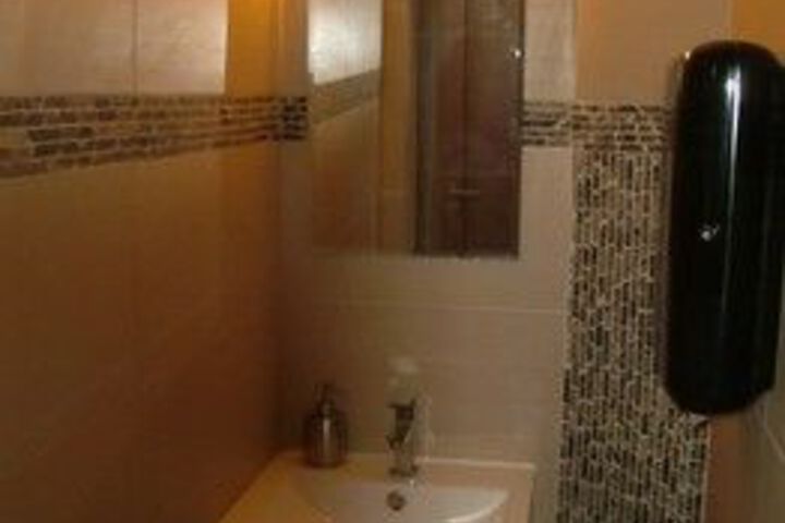 Room 4 of 17