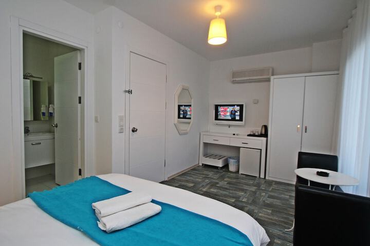 Room 16 of 258