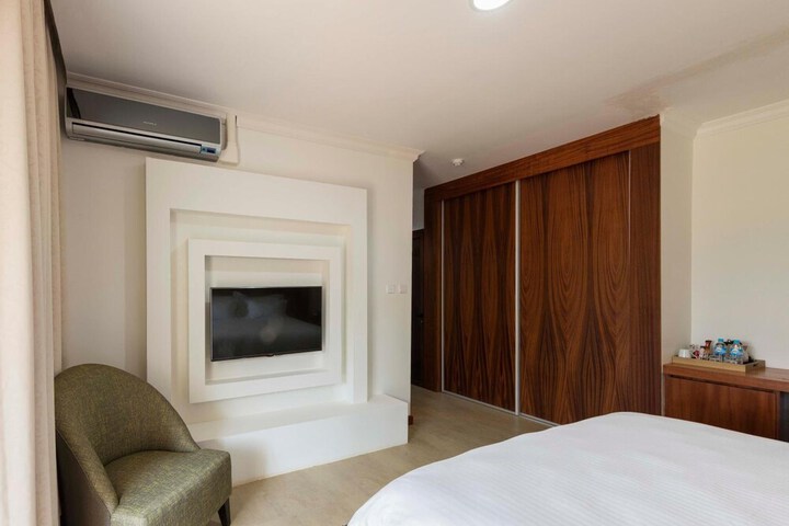 Room 16 of 52