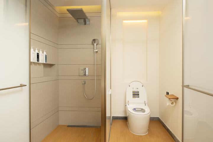 Room 9 of 85