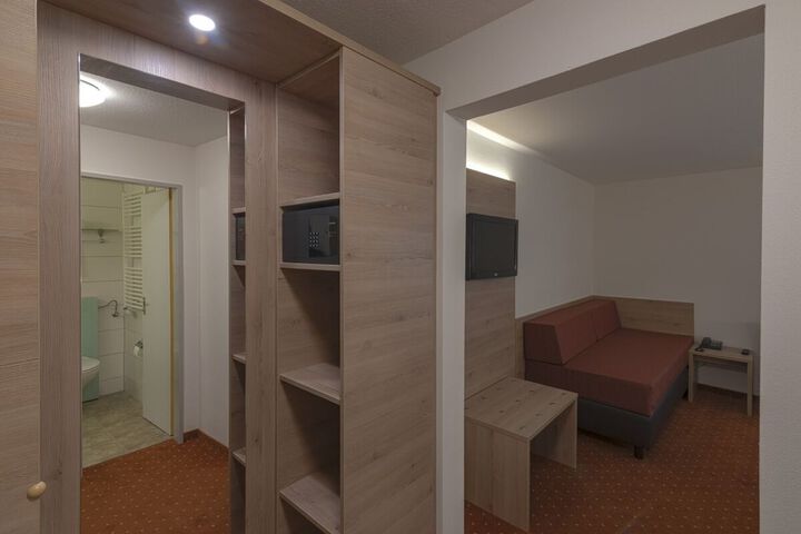 Room 14 of 42