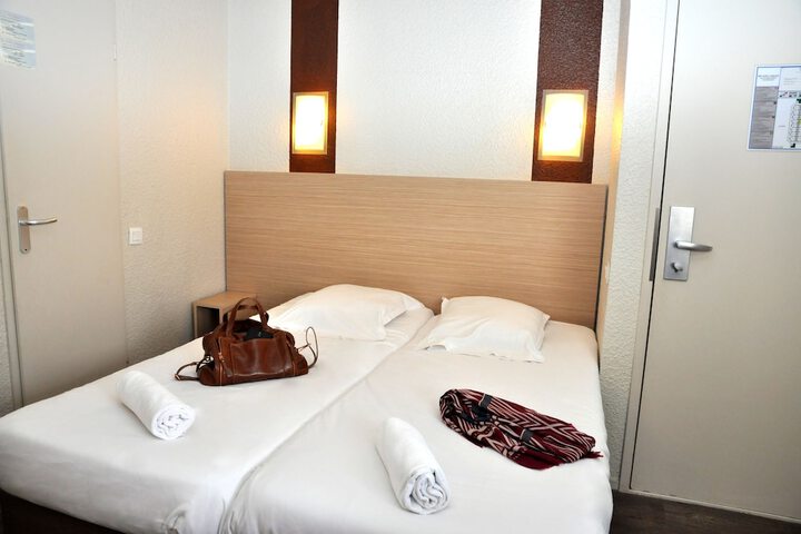 Room 11 of 37
