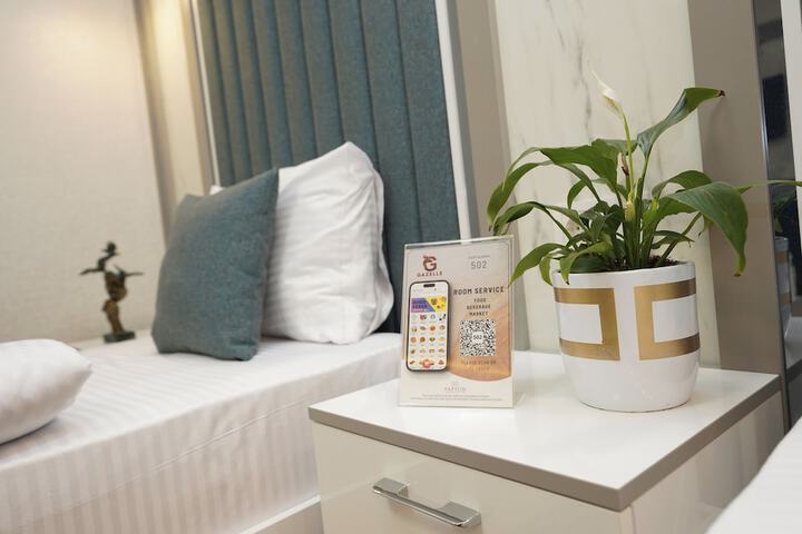Room 18 of 104