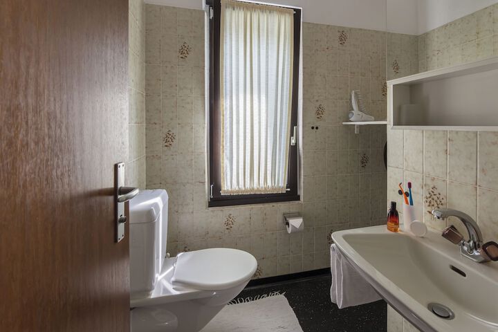 Room 15 of 39