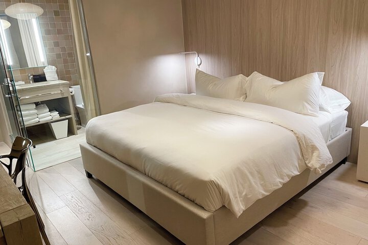 Room 26 of 65
