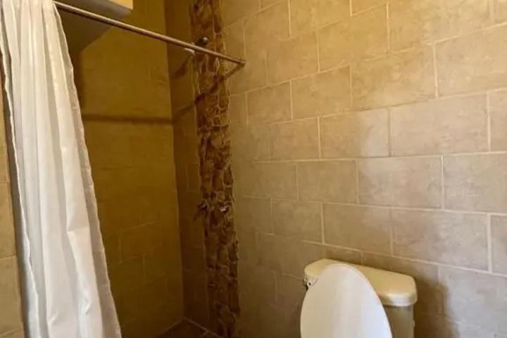 Room 6 of 9