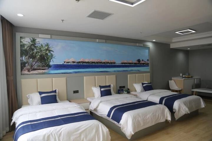 Room 14 of 22
