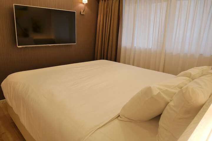 Room 8 of 72