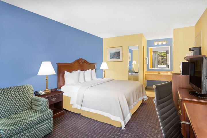 2 Queen Beds (4 of 4)