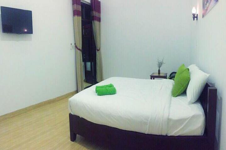 Room 2 of 5