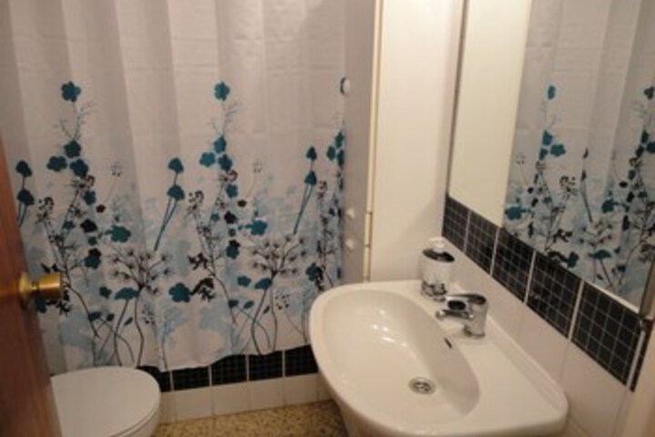Room 2 of 34