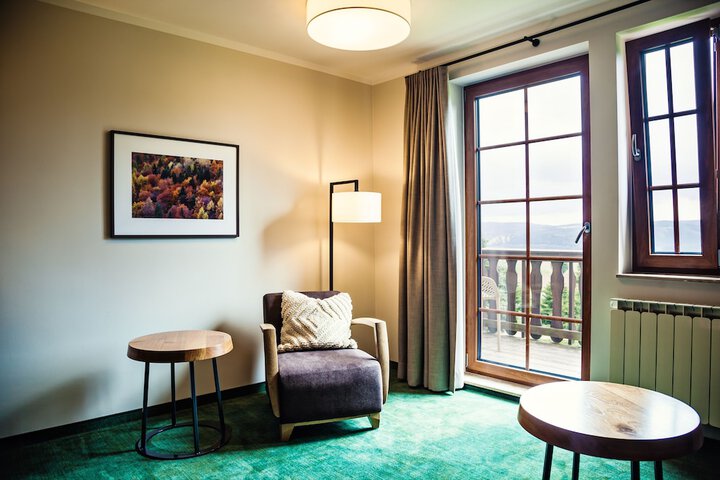 Room 5 of 76