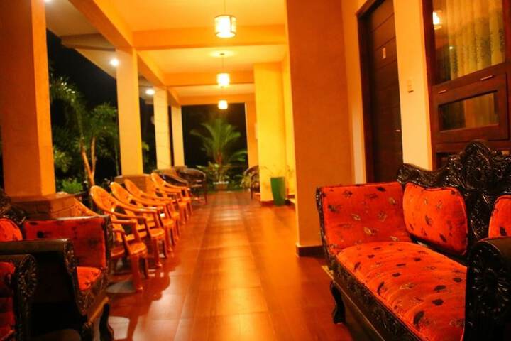 Ballroom/Hall 13 of 22