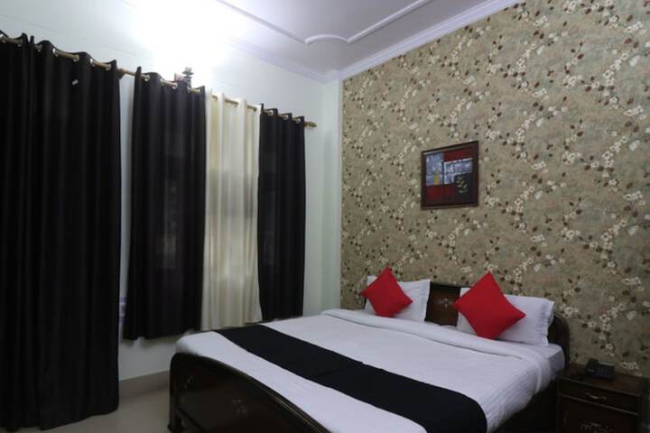 Room 16 of 32